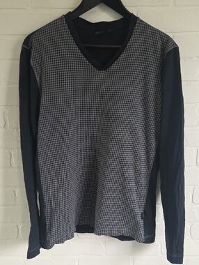 Hugo Boss Men's V-Neck Long Sleeve Shirt in Black and Gray Houndstooth